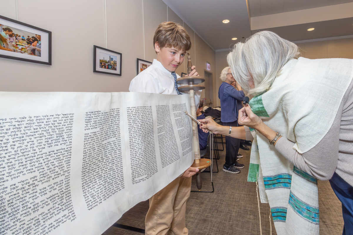 Simchat Torah celebration, opening of the Torah